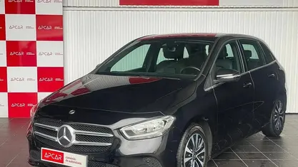 Usado Mercedes B180 Style 116 HP (85 kW) 2020 Preto Monovolume