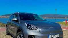Cinzento Usado 2022 Kia e-Niro SUV | € 23.990 (Bom preço)