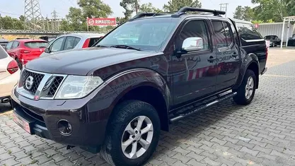 Cinzento Usado 2010 Nissan Navara Pickup | € 19.490 (Preço justo)