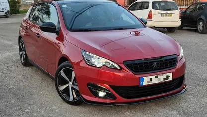 Vermelho Usado 2015 Peugeot 308 Citadino | € 13.000 (Preço justo)