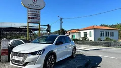 Branco Usado 2021 Peugeot e-208 GT-line Citadino | € 18.990 (Preço justo)