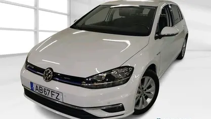 Branco Usado 2021 VW Golf VIII Life Carrinha | € 20.400 (Preço justo)