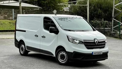 Branco Usado 2022 Renault Trafic Monovolume | € 15.300 (Preço justo)
