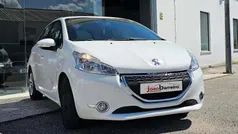 Branco Usado 2014 Peugeot 208 Citadino | € 9.900 (Preço justo)