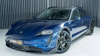 Azul Usado 2022 Porsche Taycan Sedan | € 84.900 (Preço justo)