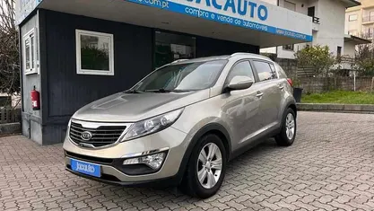 Cinzento Usado 2012 Kia Sportage SUV | € 10.250 (Preço justo)
