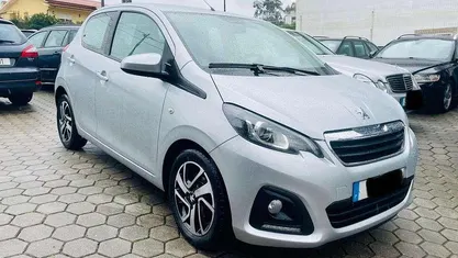 Cinza Usado 2014 Peugeot 108 Style Citadino | € 8.490 (Preço justo)