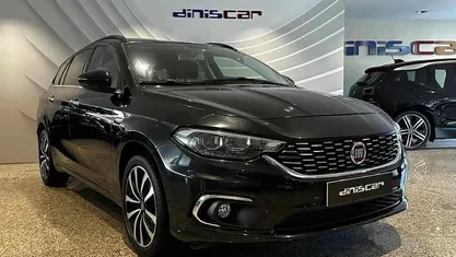 Usado Fiat Tipo Lounge 120 HP (88 kW) 2018 Preto