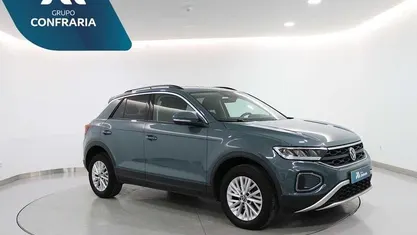 Usado VW T-Roc 116 HP (85 kW) 2024 Azul SUV