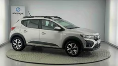 Cinzento Usado 2024 Dacia Sandero Expression Citadino | € 17.290 (Preço justo)