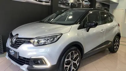 Usado Renault Captur 120 HP (88 kW) 2018 Cinza SUV