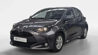 Cinza Usado 2024 Toyota Yaris Hybrid Comfort | € 24.750 (Preço justo)