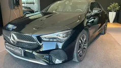 Preto cosmos Usado 2023 Mercedes CLA180 Sedan | € 39.990 (Preço justo)