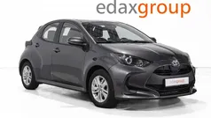 Cinza Usado 2022 Toyota Yaris Hybrid Comfort | € 16.990 (Preço justo)