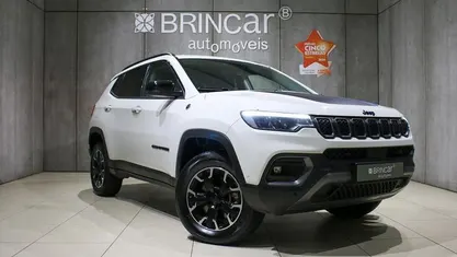 Branco Usado 2023 Jeep Compass Trailhawk SUV | € 27.490 (Preço justo)