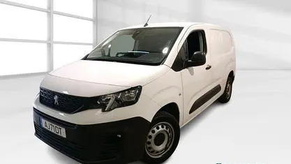 Branco Usado 2021 Peugeot Partner Premium Monovolume | € 15.100 (Preço justo)