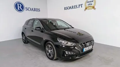 Usado Hyundai i30 Style 120 HP (88 kW) 2022 Preto