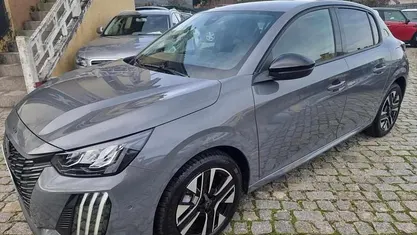 Usado 2025 Peugeot 208 Allure Citadino | € 17.999 (Preço justo)