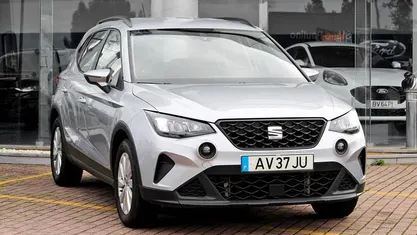 Cinza Usado 2022 Seat Arona Style SUV | € 17.990 (Preço justo)
