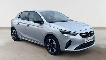 Cinza Usado 2023 Opel Corsa-e Elegance Citadino | € 21.750 (Preço justo)