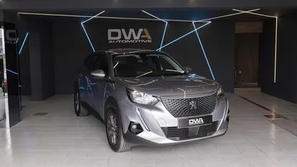 Cinzento Usado 2021 Peugeot e-2008 SUV | € 18.890 (Preço justo)