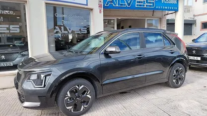Cinza Usado 2023 Kia e-Niro SUV | € 29.980 (Preço justo)