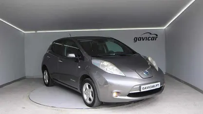 Usado Nissan Leaf 80 kW (109 HP) 2015 Cinzento Citadino