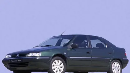 Usado Citroën Xantia 90 HP (66 kW) 1997 Cinzento Citadino