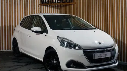 Usado 2019 Peugeot 208 Signature Sky Citadino | € 13.250 (Preço justo)