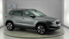 Cinzento Usado 2024 Skoda Karoq SUV | € 27.490 (Preço justo)