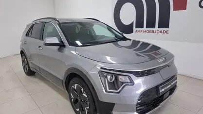 Cinza Usado 2024 Kia e-Niro SUV | € 32.990 (Preço justo)