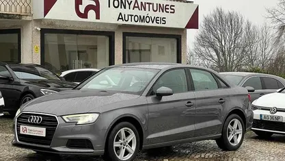 Usado Audi A3 116 HP (85 kW) 2019 Cinzento Sedan