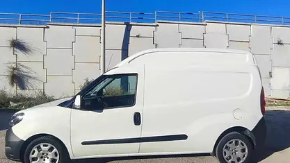 Usado Fiat Doblò 105 HP (77 kW) 2022 Branco Monovolume