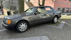 Usado 1989 Mercedes E230 | € 7.450