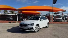 Branco Usado 2022 Skoda Scala Ambition Citadino | € 17.950 (Preço justo)