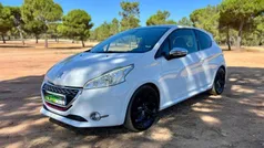 Branco Usado 2014 Peugeot 208 Citadino | € 13.465 (Preço justo)