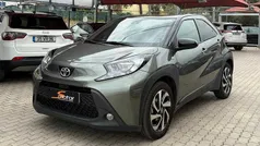 Cinza Usado 2023 Toyota Aygo Play Citadino | € 19.650 (Preço justo)