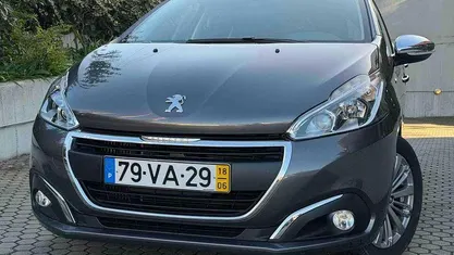 Cinza Usado 2018 Peugeot 208 Style Citadino | € 11.900 (Bom preço)