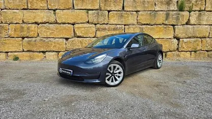 Cinza Usado 2021 Tesla Model 3 Long Range AWD Sedan | € 31.000 (Preço justo)