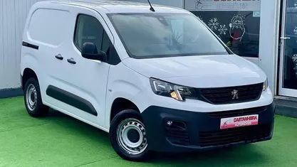 Branco Usado 2022 Peugeot Partner Premium Monovolume | € 12.500 (Preço justo)