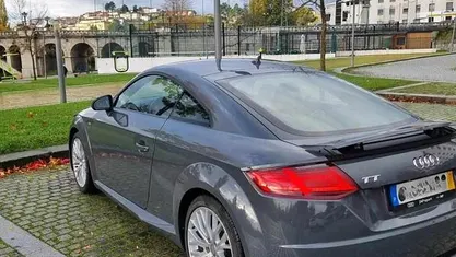 Usado Audi TT 184 HP (135 kW) 2015 Cinzento Coupé