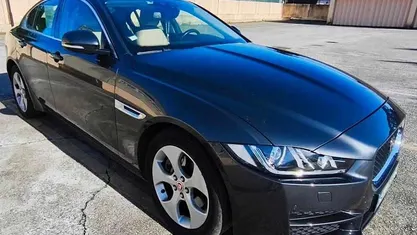 Cinzento Usado 2015 Jaguar XE Sedan | € 12.500 (Super Preço)
