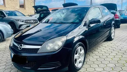 Usado Opel Astra GTC 110 HP (80 kW) 2008 Preto