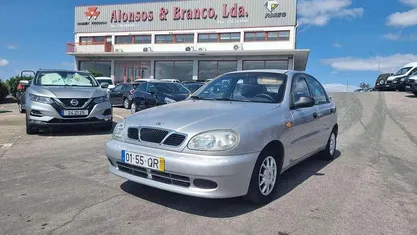 Usado Chevrolet Lanos 75 HP (55 kW) 2000 Cinzento Sedan
