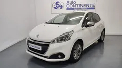 Branco Usado 2016 Peugeot 208 Style Citadino | € 9.950 (Preço justo)
