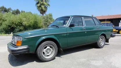 Usado Volvo 244 107 HP (78 kW) 1981 Verde Sedan