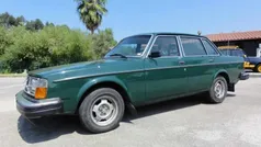 Verde Usado 1981 Volvo 244 Sedan | € 4.500