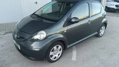 Cinza Usado 2009 Toyota Aygo Cool Citadino | € 5.990 (Preço justo)