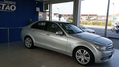 Cinzento Usado 2010 Mercedes C220 Avantgarde Sedan | € 12.900 (Preço justo)