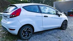 Branco Usado 2010 Ford Fiesta Trend Citadino | € 4.950 (Preço justo)